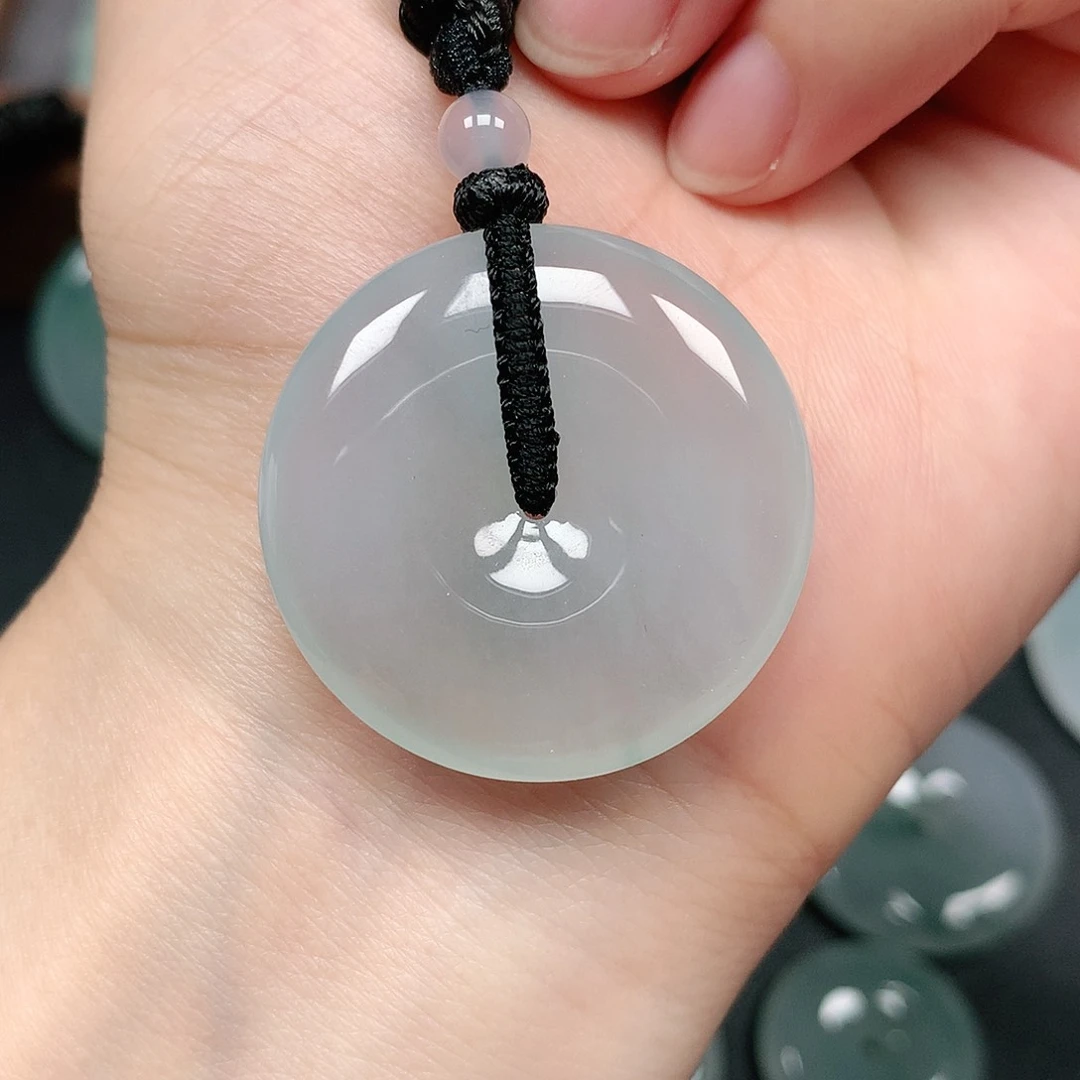 翡翠未镶嵌颈饰平安扣