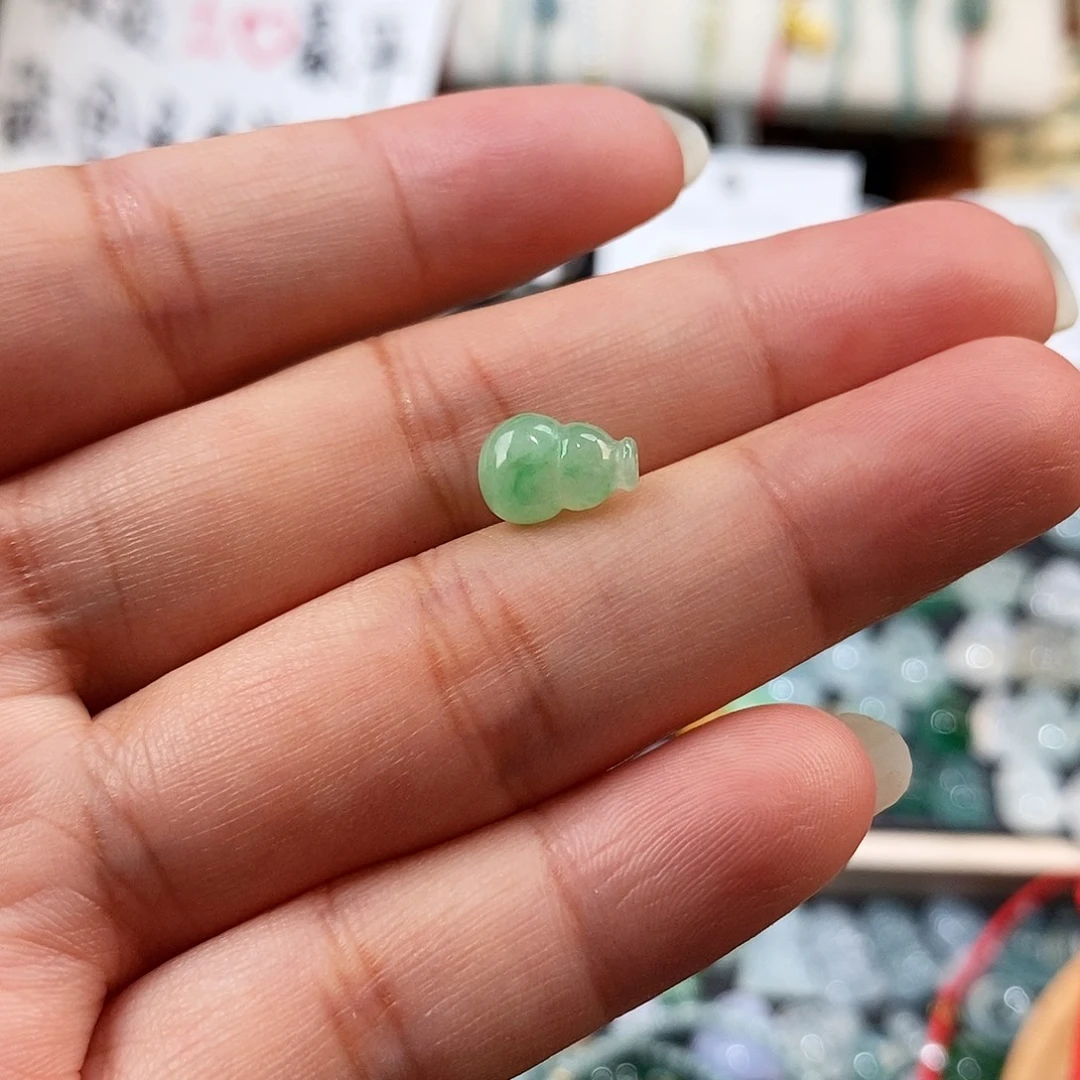 翡翠未镶嵌颈饰通孔葫芦