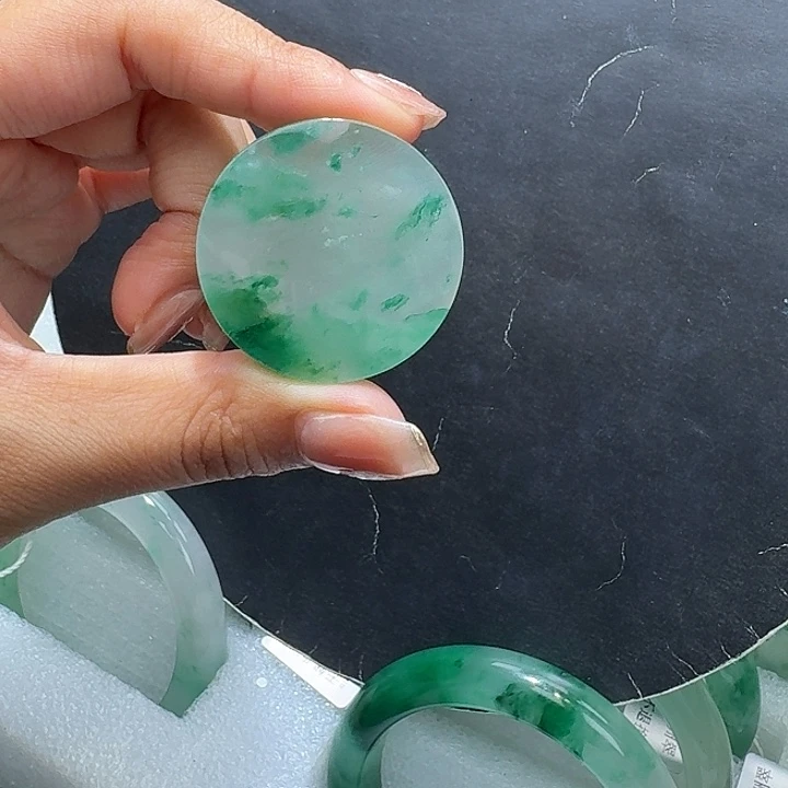 石英质玉（非洲翠）未镶嵌吊坠(不含链)