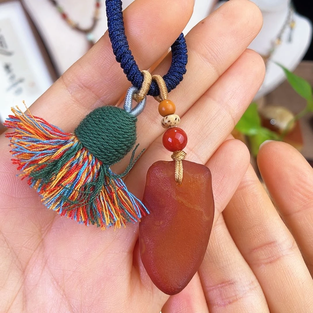 未镶嵌琥珀珠宝奇石。