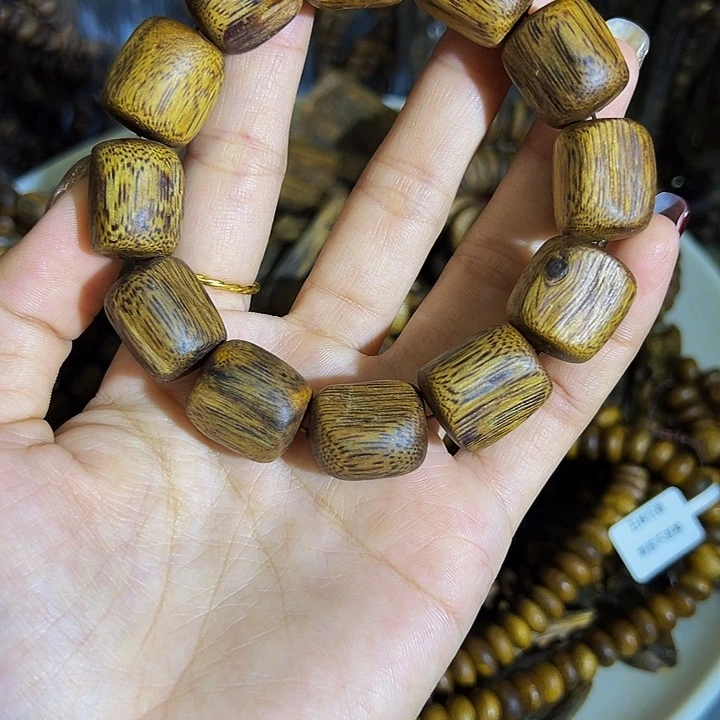 沉香手串浓***水单圈老料白棋