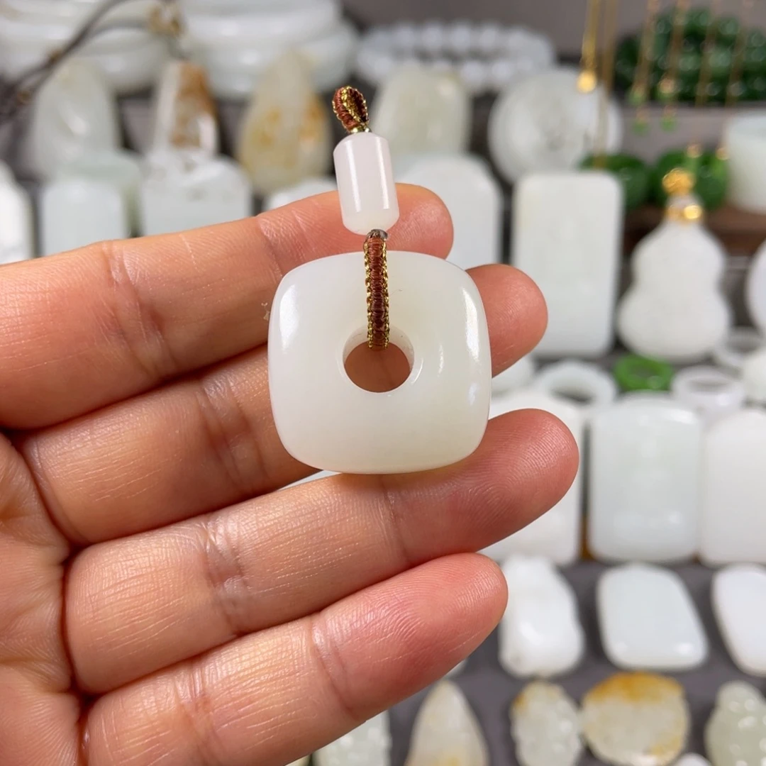 和田玉颈饰未镶嵌爱****糖