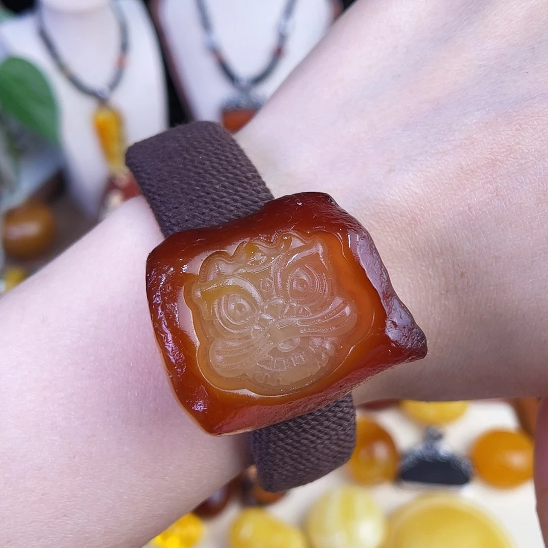 未镶嵌琥珀珠宝奇石