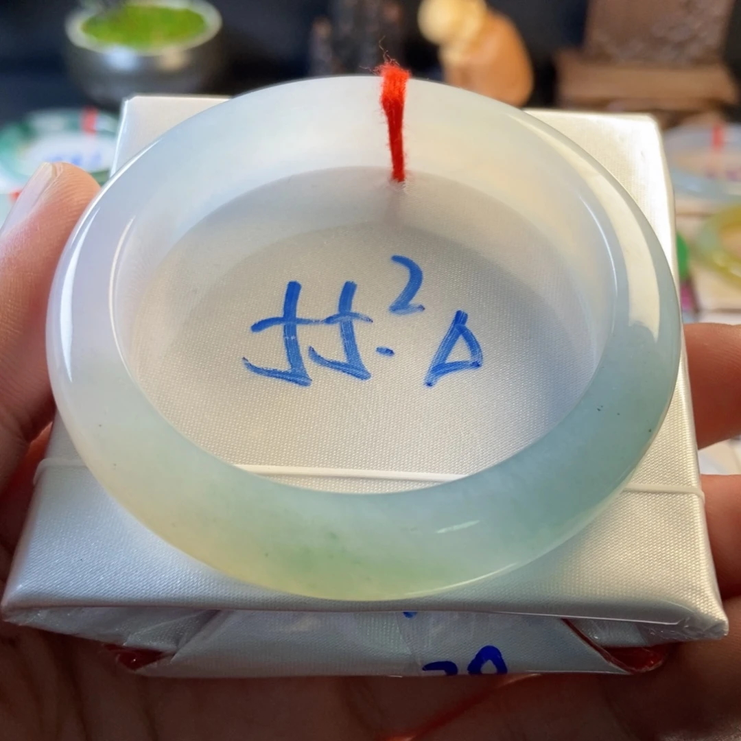 翡翠未镶嵌手镯18、半山水正圈