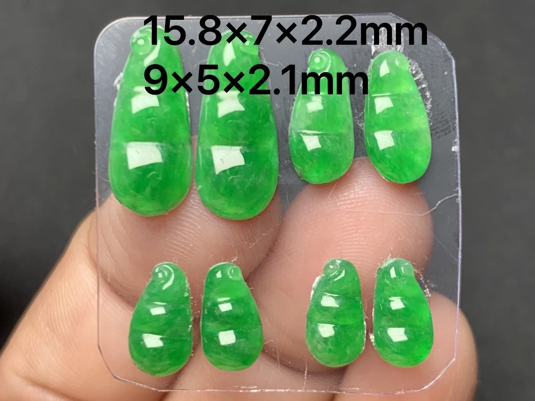 缅甸A货翡翠，高冰阳绿福豆4对，雕工精赞，种老水润，胶感十足，