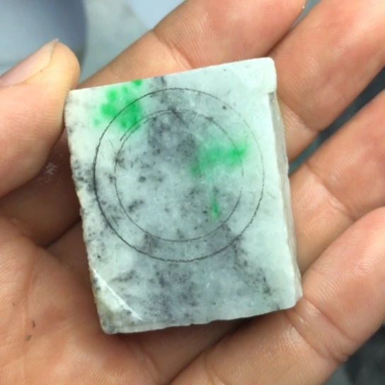 街***铃翡翠未镶嵌颈饰做戒指