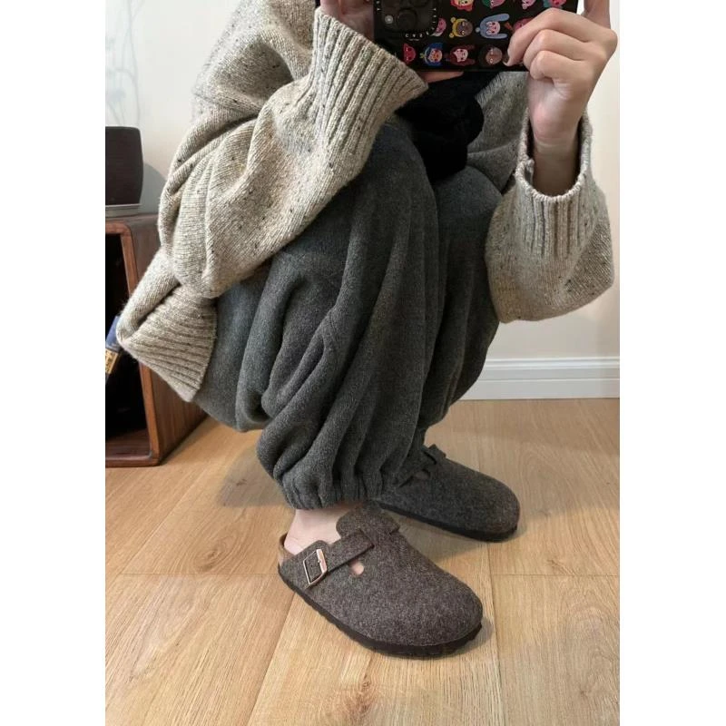 圆包头扣带勃肯拖鞋 J24X326