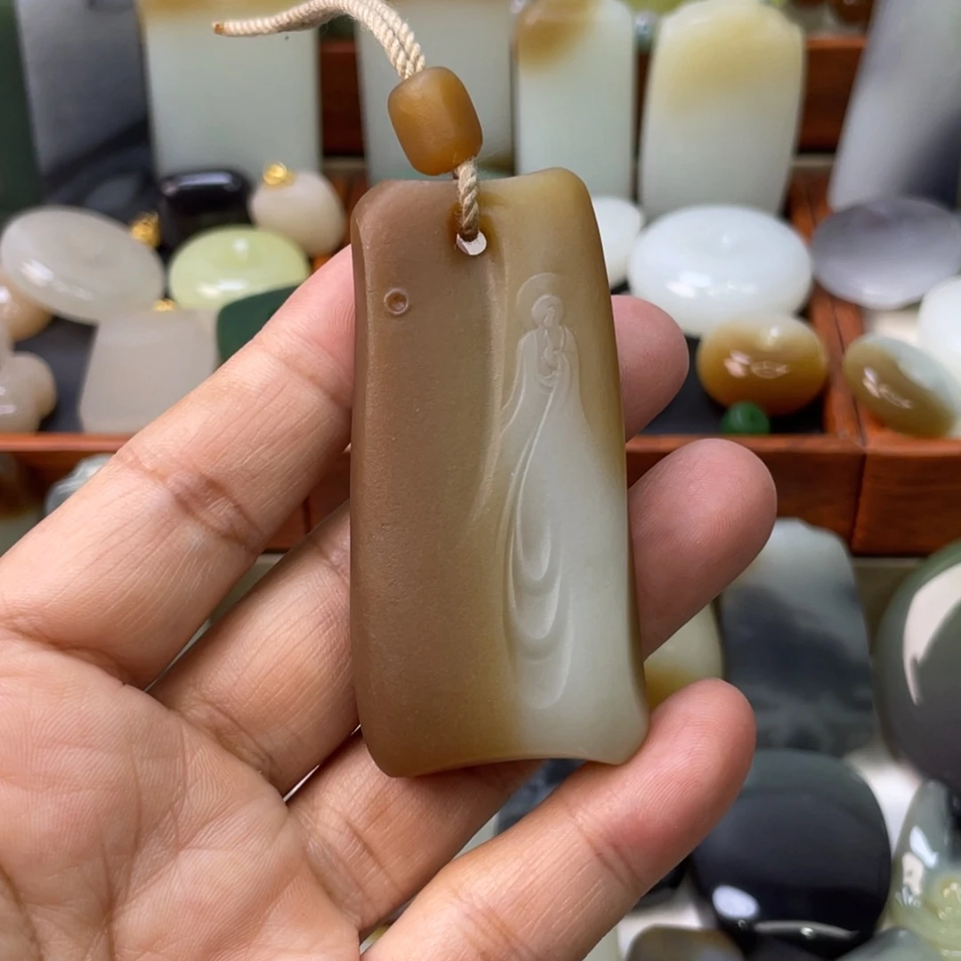 和田玉（糖玉）未镶嵌颈饰家***堡