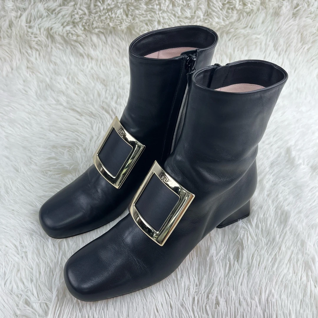 95新 Roger Vivier/罗杰·维威耶 黑色金属方扣小羊皮短靴35.5码