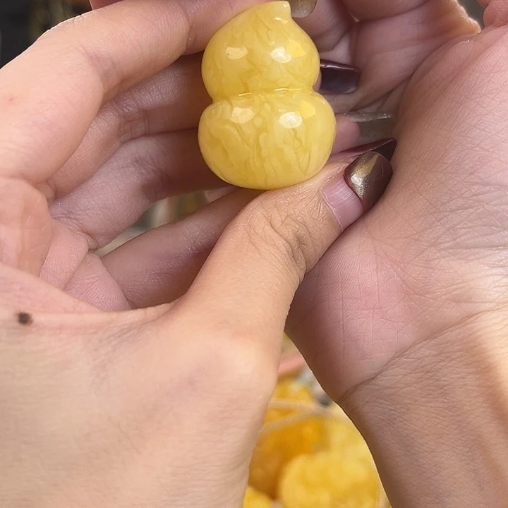 裸石琥珀未镶嵌11.1g葫芦