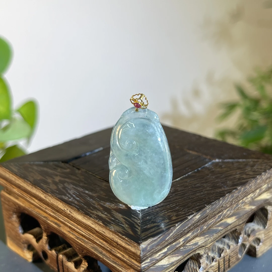 JXB26-015 天然缅甸A货翡翠  18K金扣如意