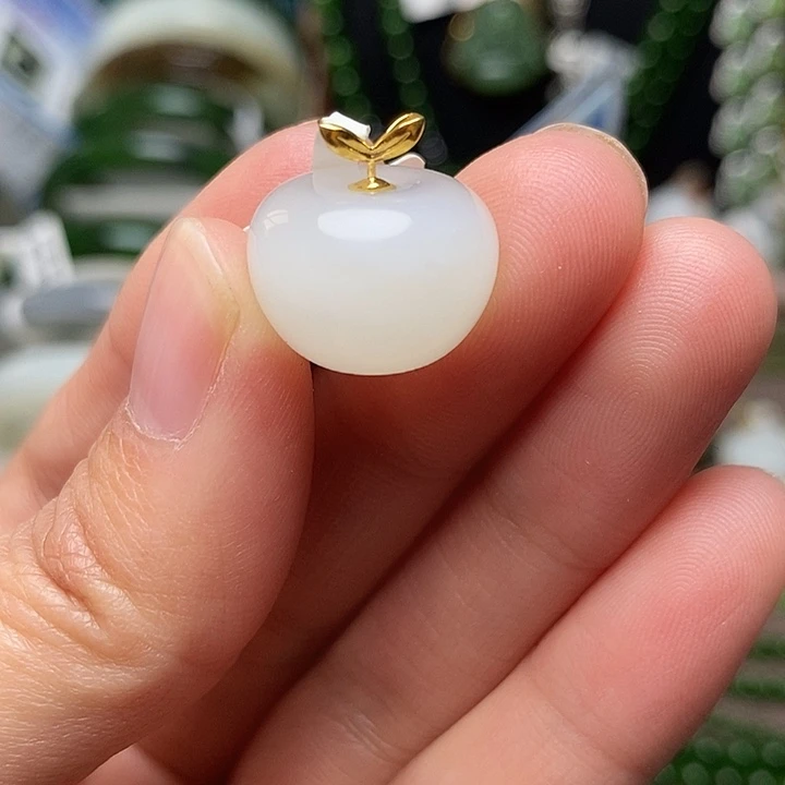 和田玉18K金镶嵌颈饰