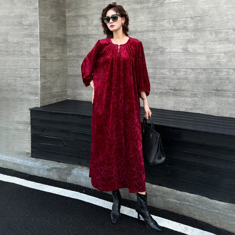 2025秋季大码高端轻奢丝绒连衣裙宽松遮肉显瘦高级感优雅气质长裙