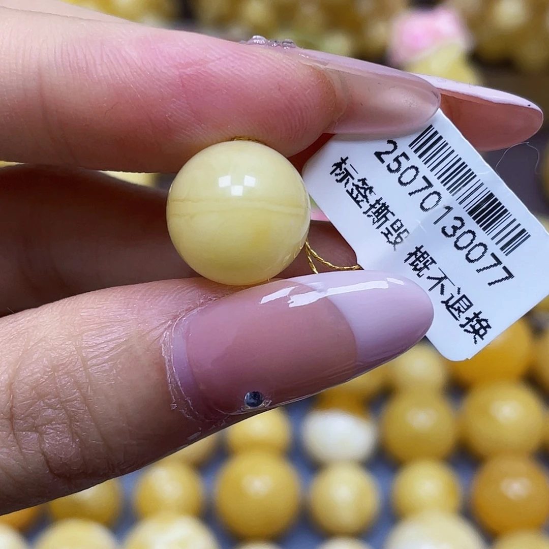 妙***界蜜蜡未镶嵌裸石13.4mm.瑕