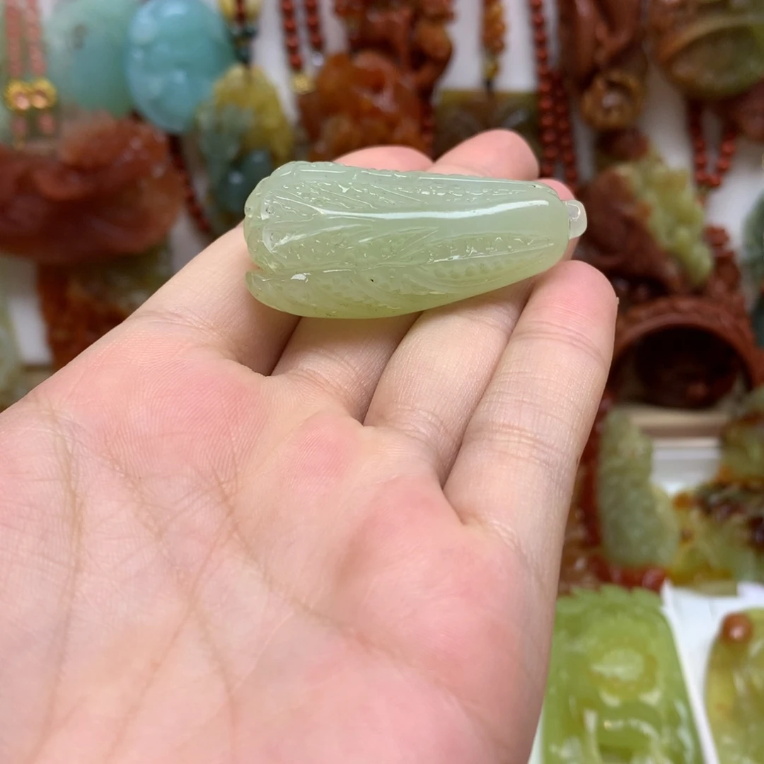 蛇纹石玉颈饰未镶嵌
