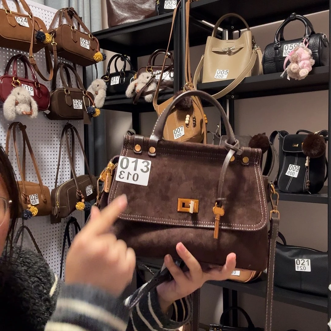 PU样包咖色公文福利