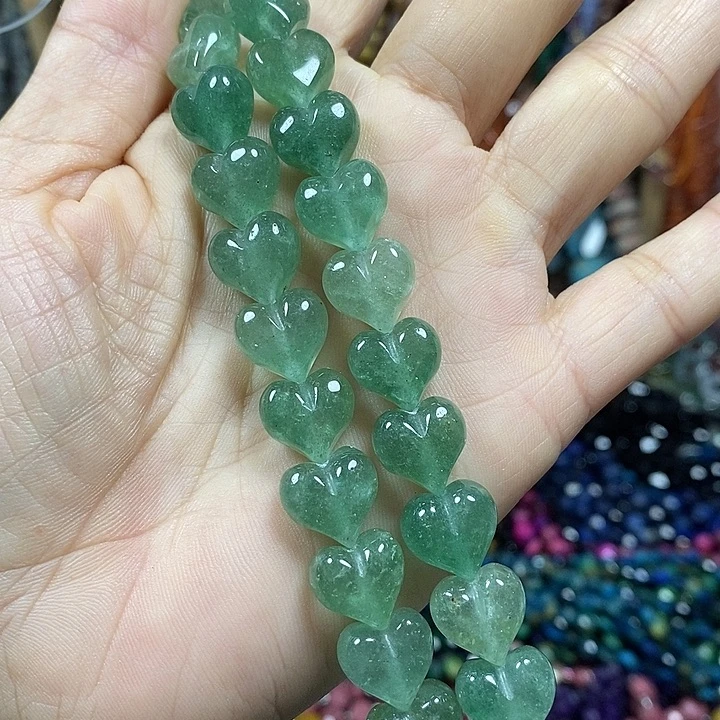 玛瑙/玉髓未镶嵌珠宝半成品天然绿草莓晶屁桃卡12mm15颗
