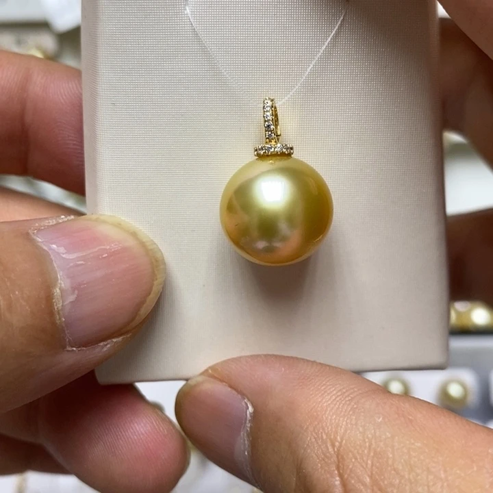 18K金镶嵌海水珍珠金珠吊坠