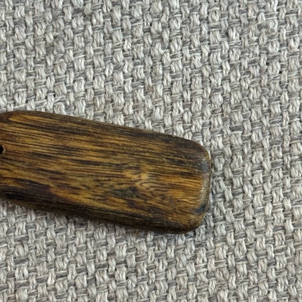 沉香D300天然奇楠原材料.惊喜礼物发一［实物以直播间为准］