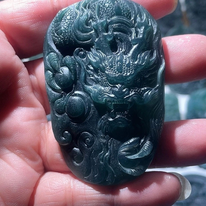 定制翡翠未镶嵌龙