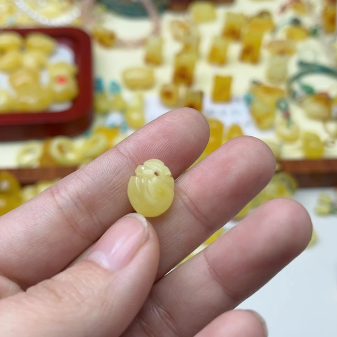 【闪购商品】蜜蜡裸石未镶嵌配饰