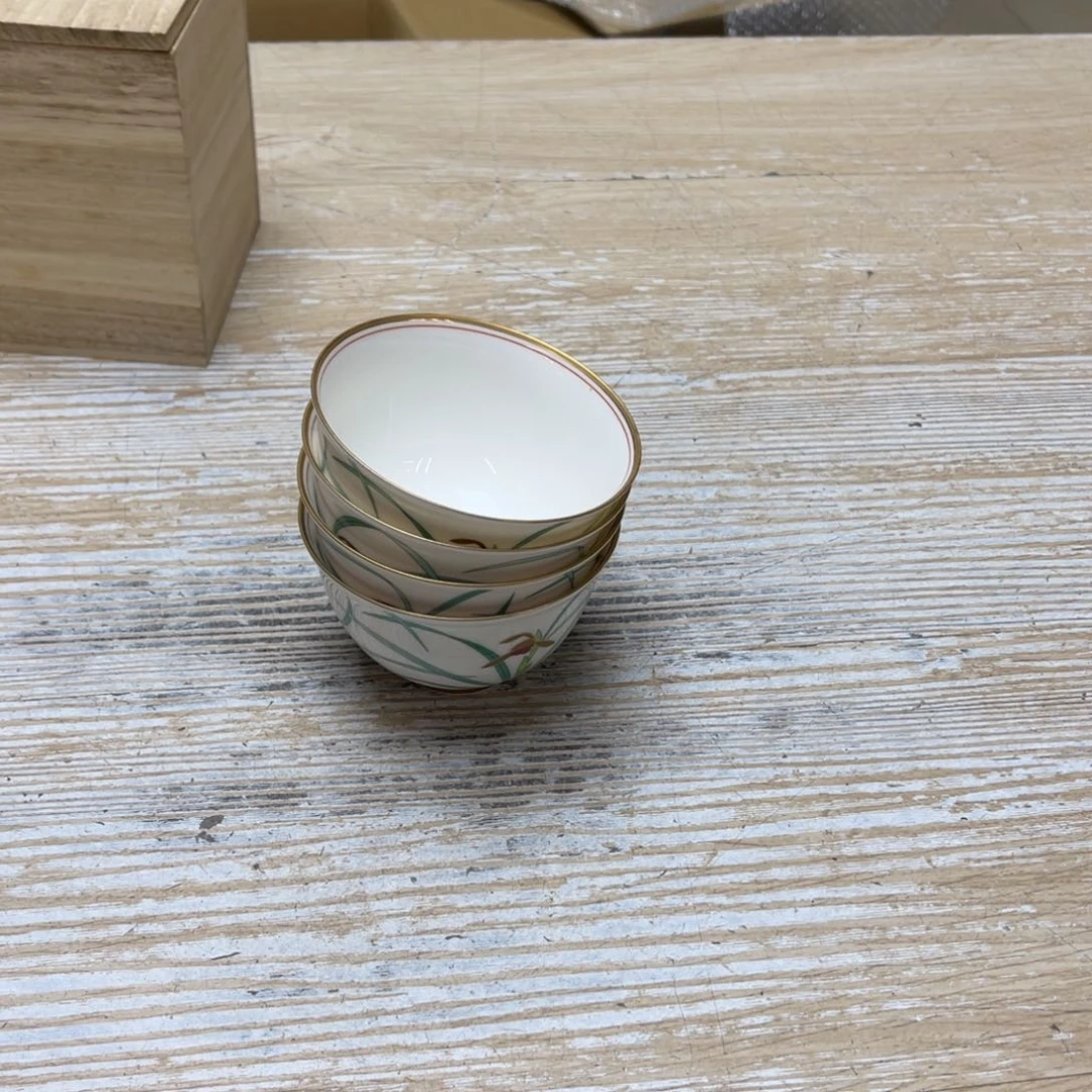 瓷片草****3密密麻麻地排列着一个