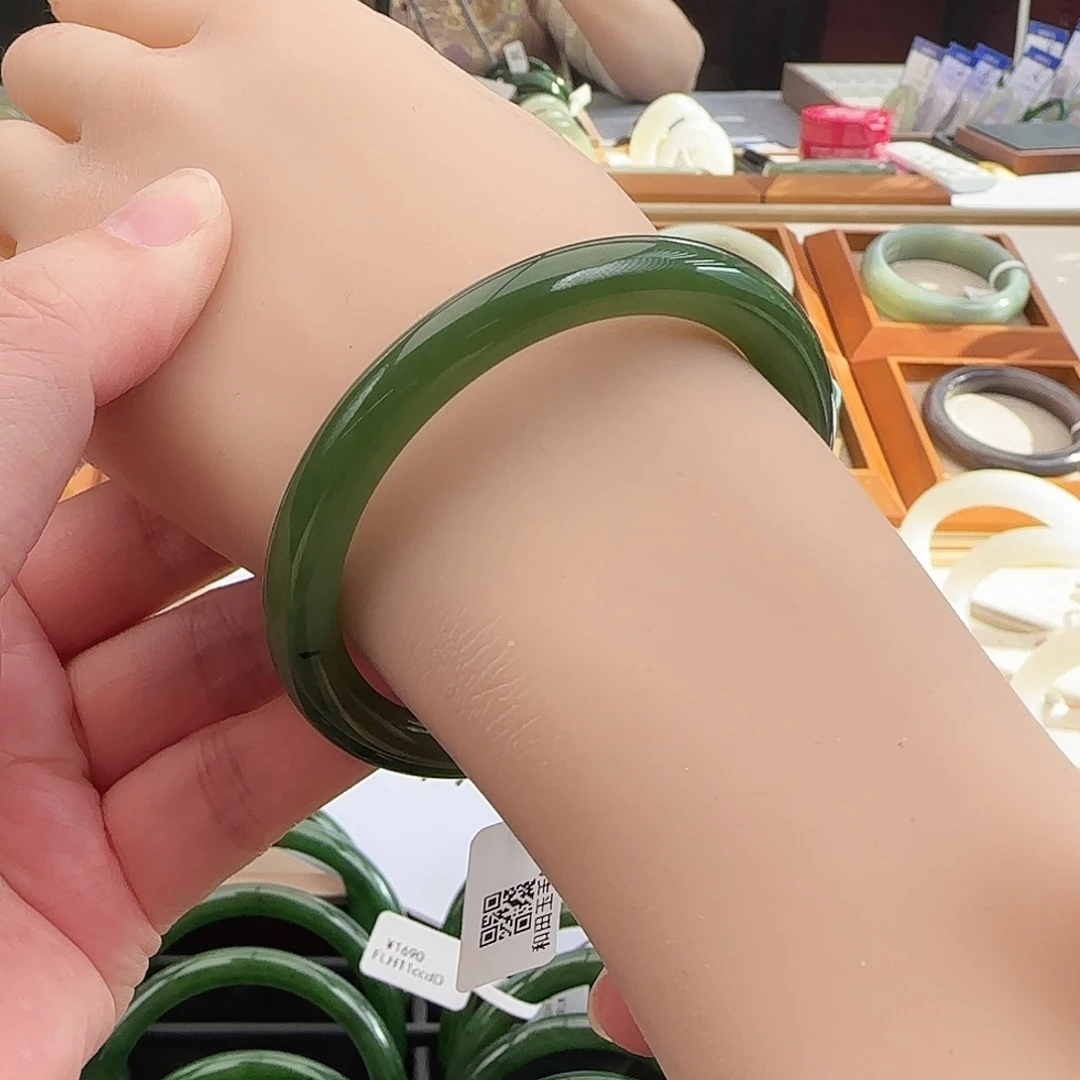 和田玉未镶嵌手镯52