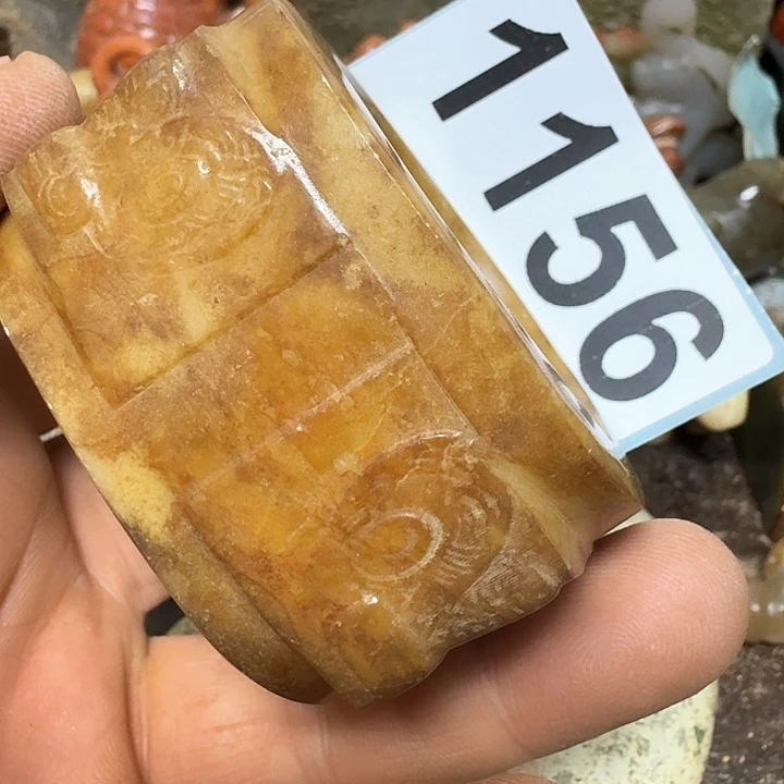 和田玉未镶嵌颈饰鼎*