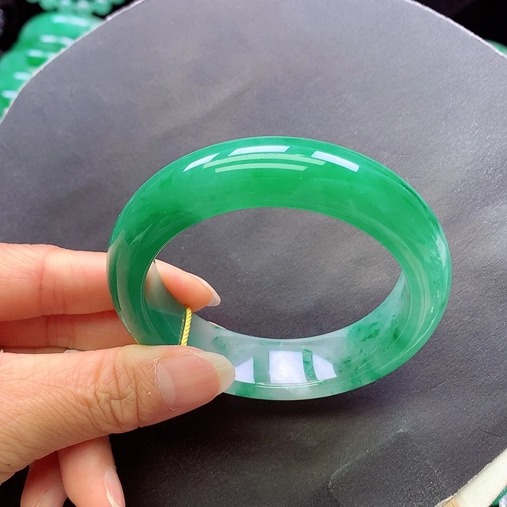 未镶嵌手镯石英质玉