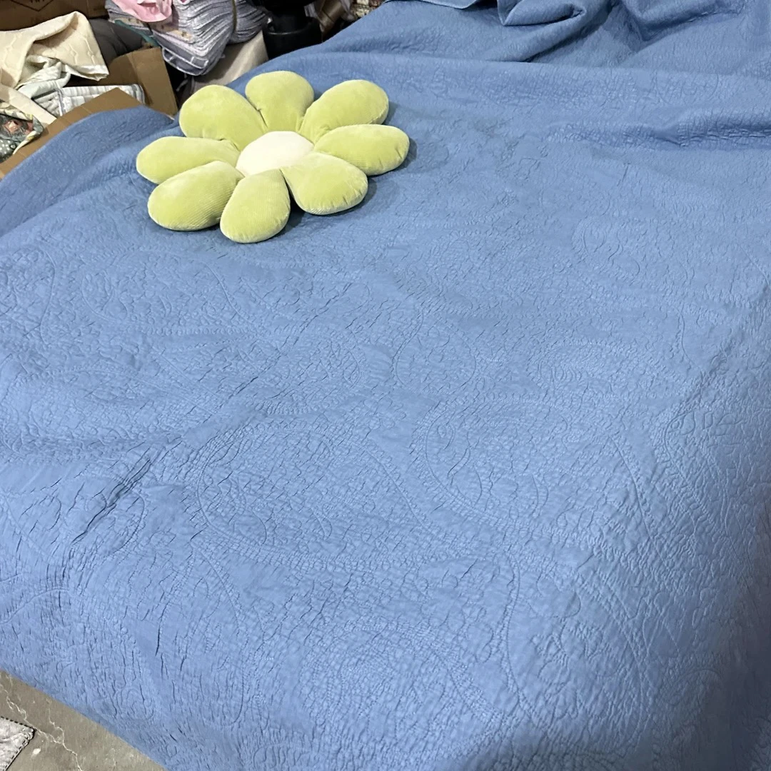 《辉岳》约220x230起 蓝色万针加密绗缝亲肤床盖（串色拼接脱线瑕疵）