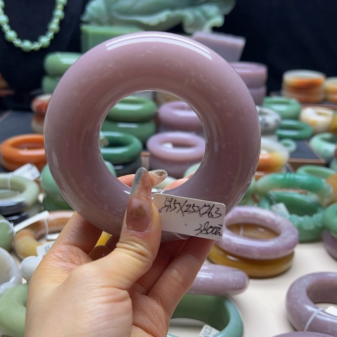 徒***淼石英岩玉未镶嵌手镯