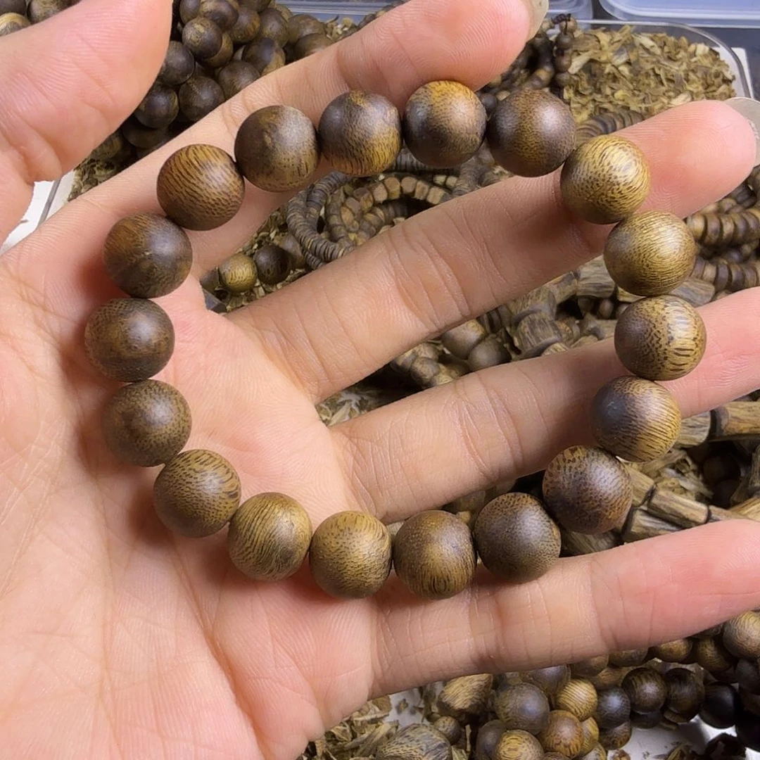 沉香碎屑沉香w*卡1.2mm，13克