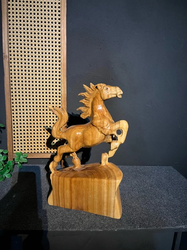 马到功成·马福利 创意家居装饰木雕摆件 香樟木:长23-宽10-高39