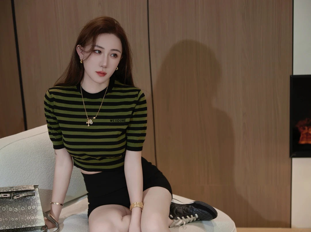 特 LIMERENCE “精灵” WELLDO25正品级高级配色黑绿条纹短款针织