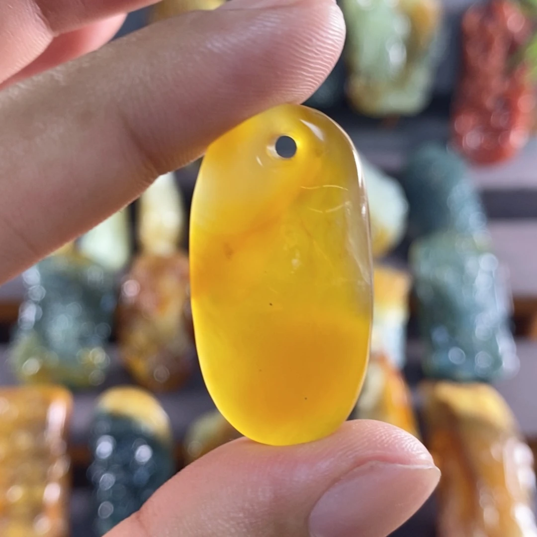 蛇纹石玉未镶嵌花玉挂件