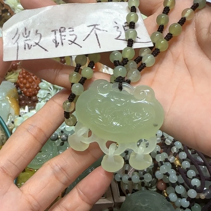 蛇纹石玉未镶嵌吊坠