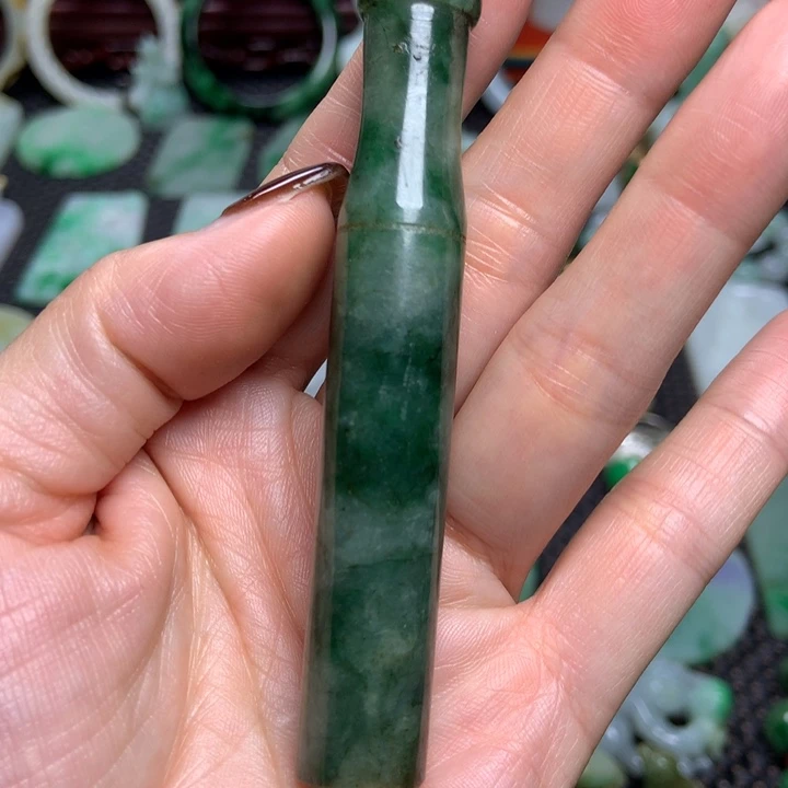 翡翠未镶嵌挂件清