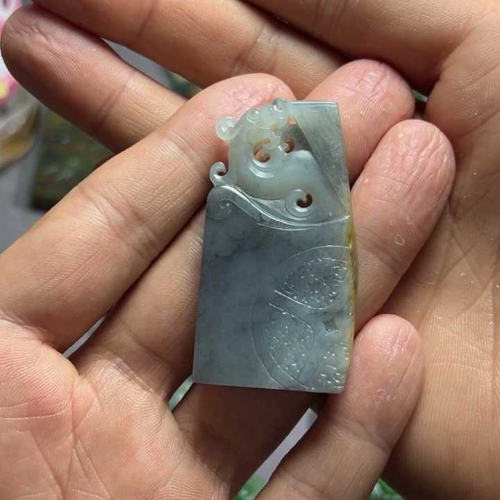 和田玉颈饰未镶嵌一***瓷