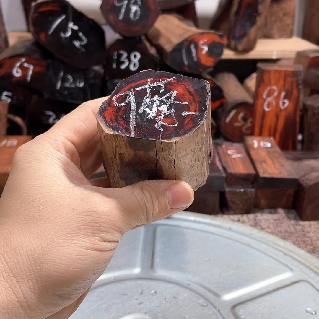 交趾黄檀（大红酸枝）