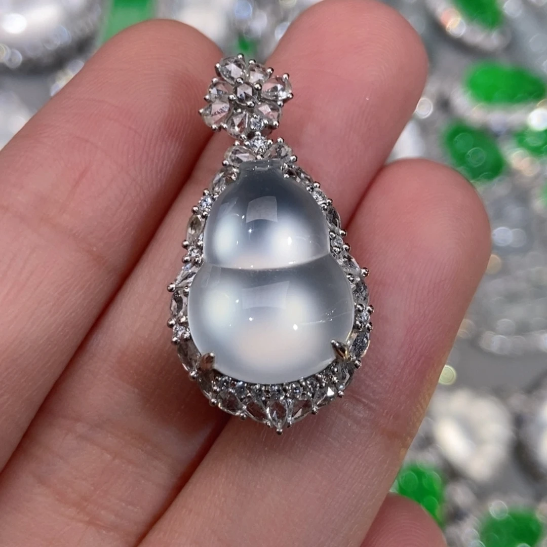 翡翠18K金镶嵌颈饰天然缅甸A货翡翠