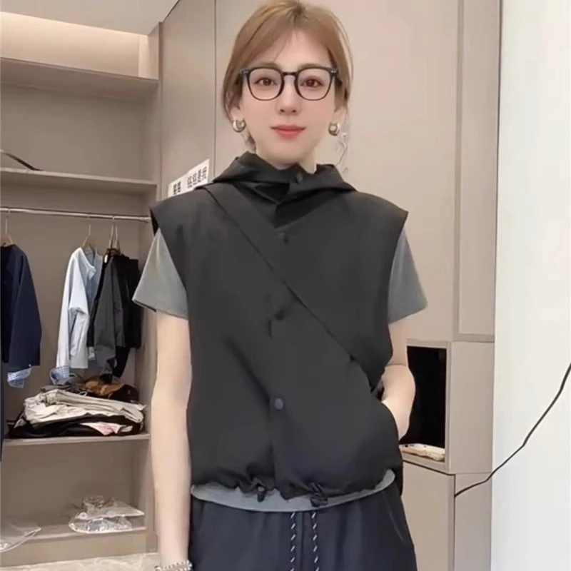 欧货宽松叠穿黑色马甲女2025春夏季新款显瘦百搭无袖坎肩小外套潮