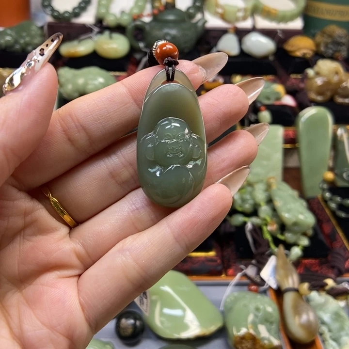 颈饰未镶嵌岫岩老玉（透闪石质玉）屹**爷