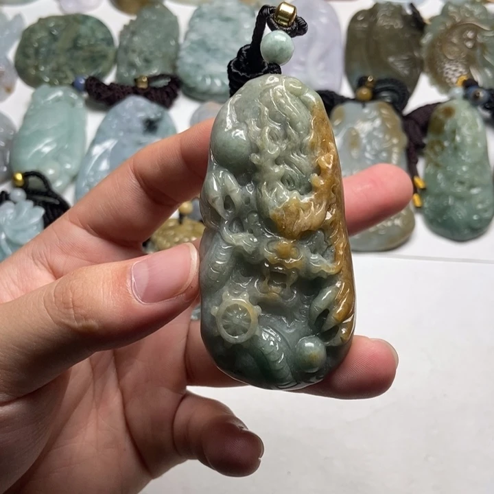 翡翠未镶嵌颈饰龙牌34