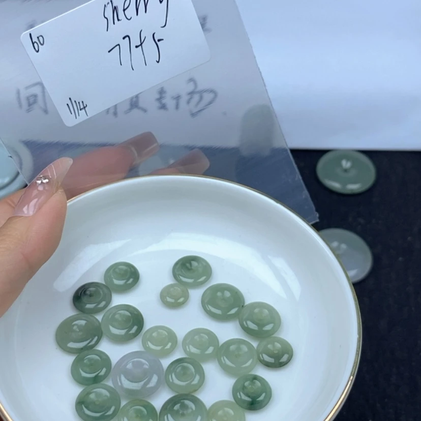 【闪购商品】翡翠颈饰未镶嵌S****y不