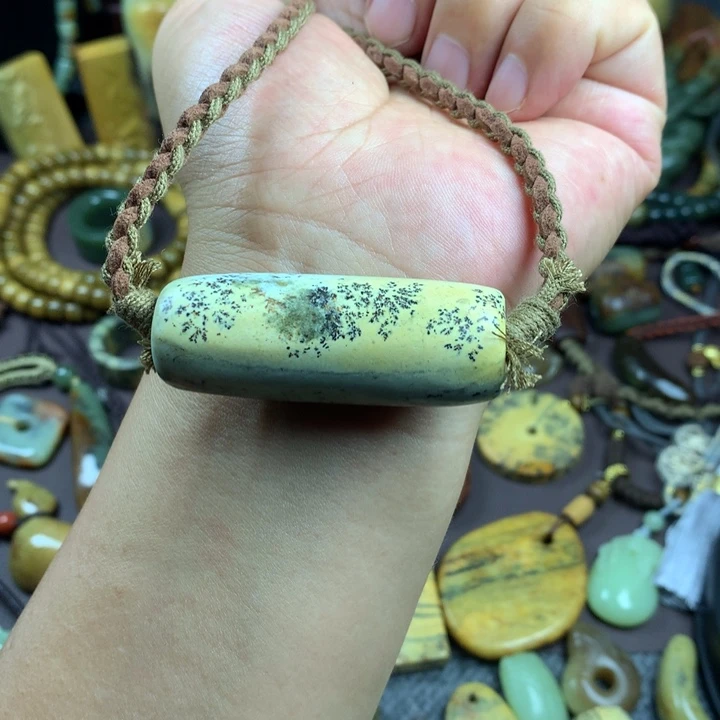 吊坠(赠链)未镶嵌岫岩河磨玉(透闪石质玉)