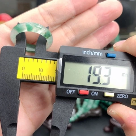 石英质玉颈饰未镶嵌