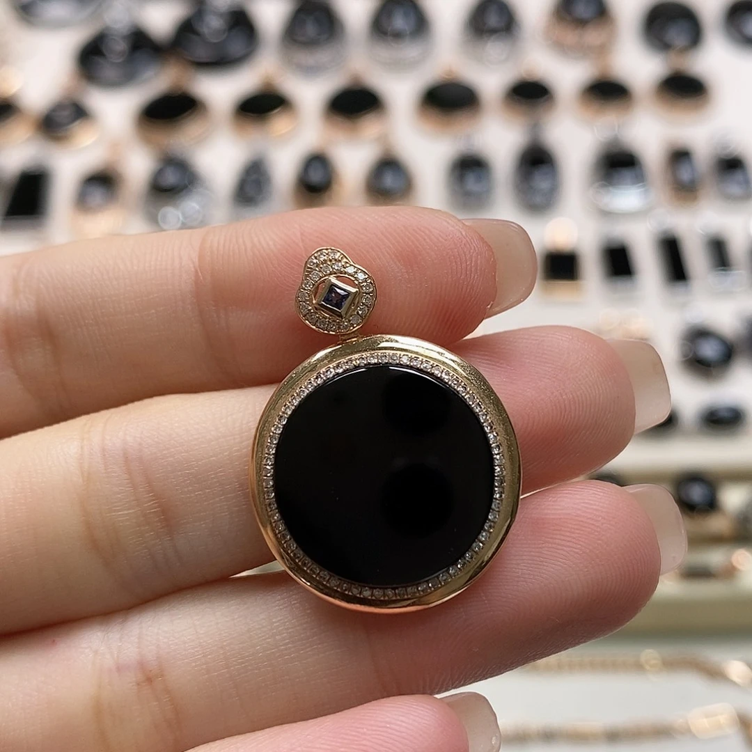 翡翠18K金镶嵌颈饰