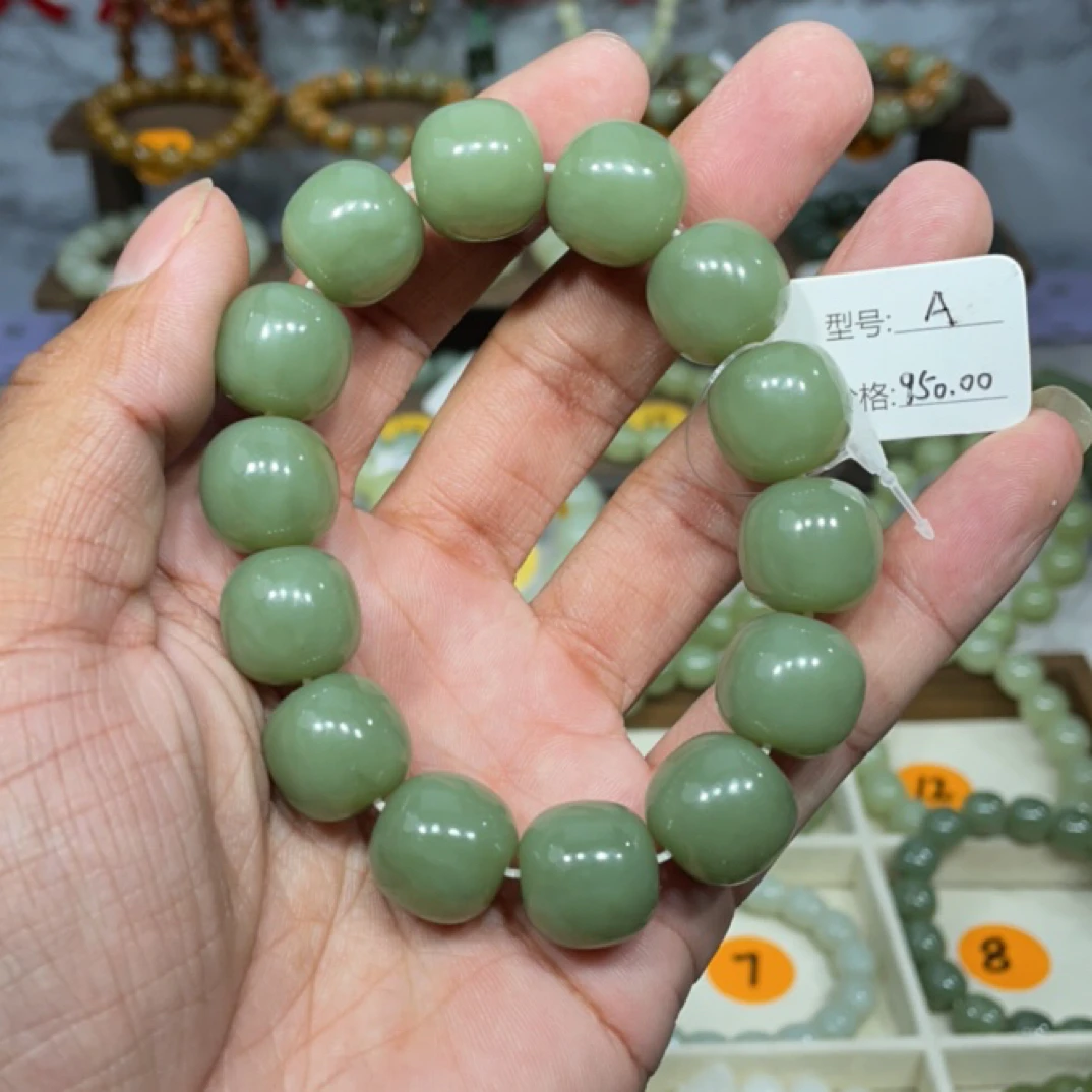 和田玉卡16湖水绿老型珠手串男女情侣款