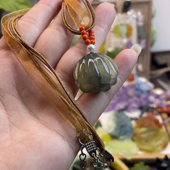 蛇纹石玉未镶嵌吊坠