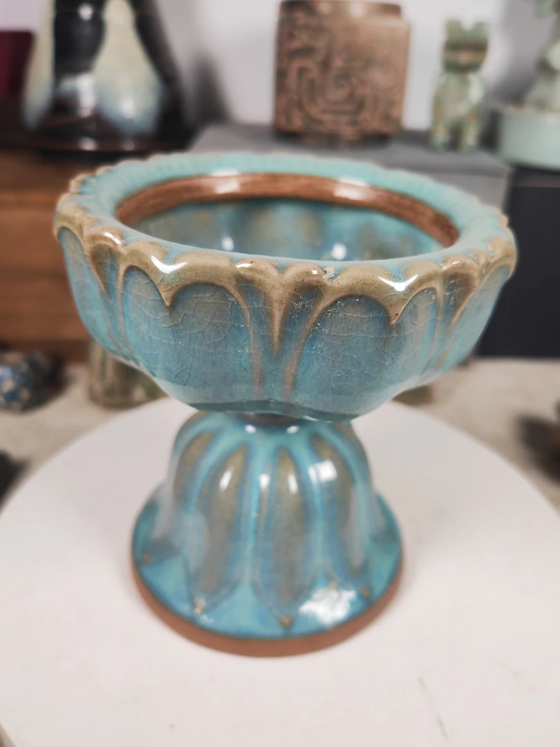 钧窑天蓝釉莲花盘